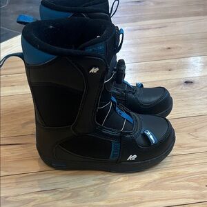 Like new K2 kids snowboard boots with BOA.  Light up sole (see video)